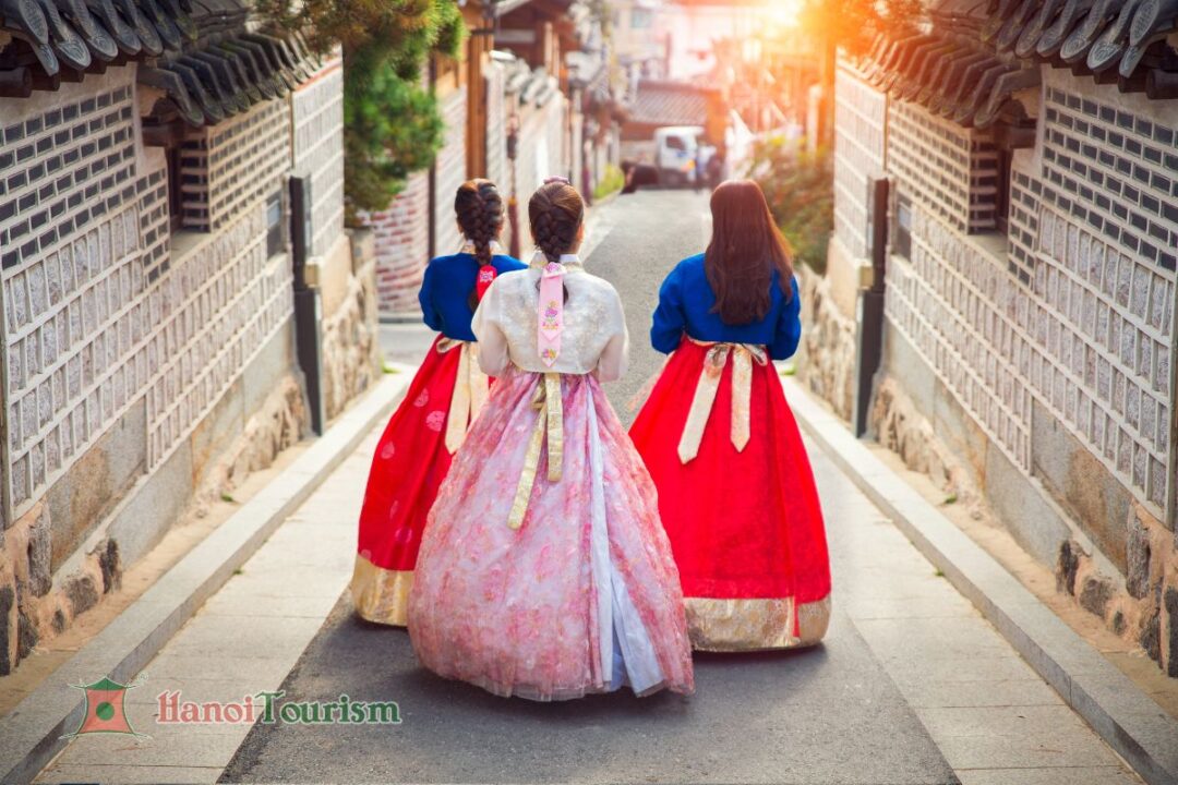 Mặc áo Hanbok truyền thống - Hàn Quốc