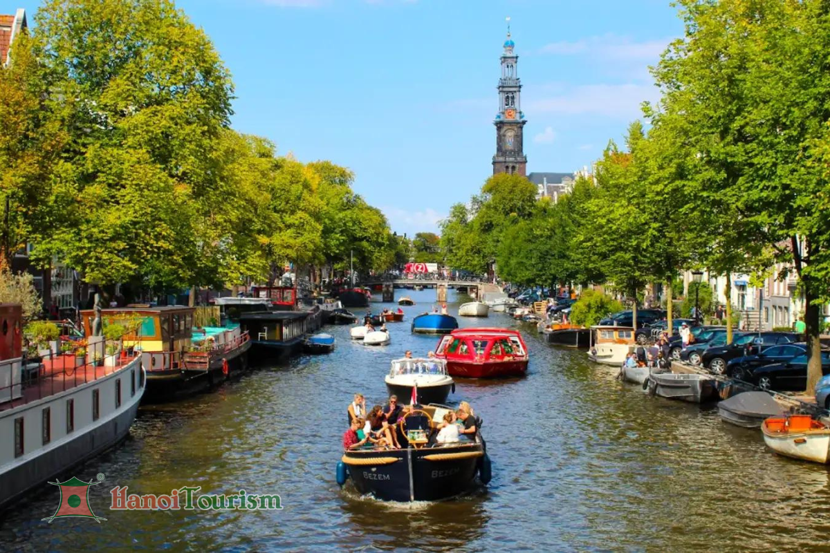 Trải nghiệm du thuyền trên kênh đào Amsterdam - Hà Lan