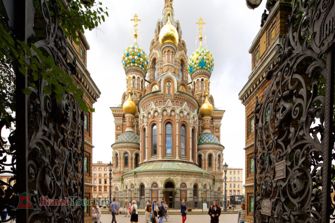 Nhà thờ Chúa Cứu Thế trên máu đổ (Saint Petersburg, Nga)
