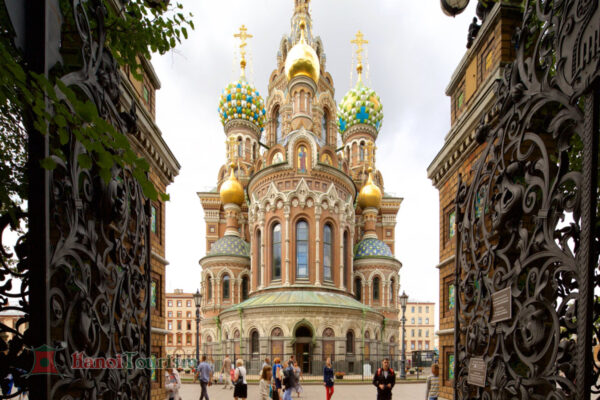Nhà thờ Chúa Cứu Thế trên máu đổ (Saint Petersburg, Nga)