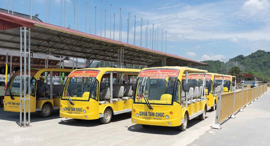 Xe điện tại chùa Tam Chúc