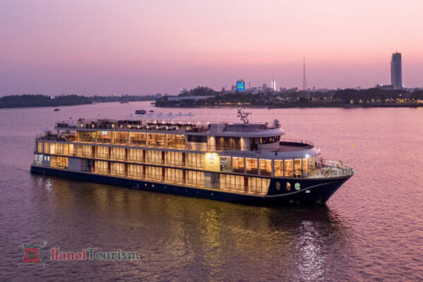 Du thuyền trên sông Mekong - Campuchia