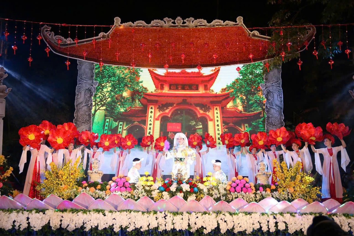 Tour đêm dấu thiêng hàng kênh