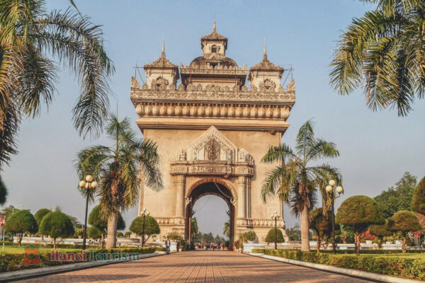 Tượng đài chiến thắng Patuxay