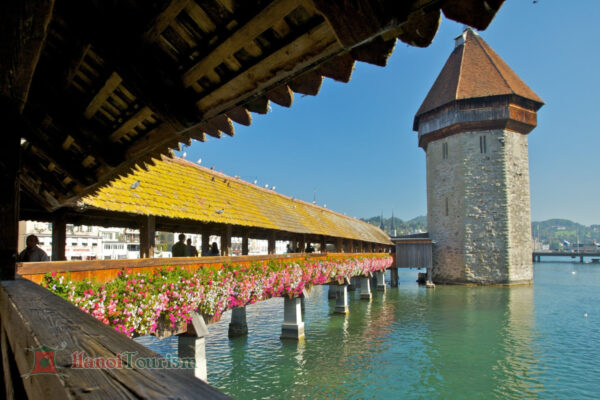 Cây cầu mái gỗ Kapellbrucke