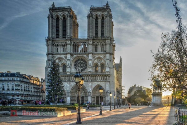 Nhà thờ Đức Bà Paris– Paris, Pháp