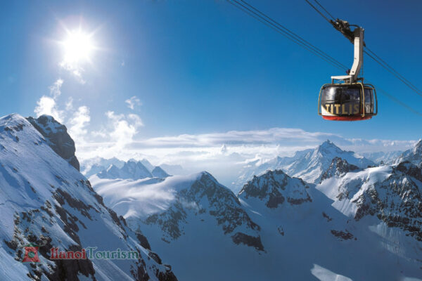 Núi Titlis quanh năm tuyết trắng