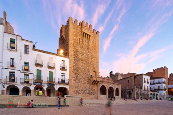 Khu phố cổ Cáceres (Ciudad Monumental)- Cáceres- Tây Ban Nha