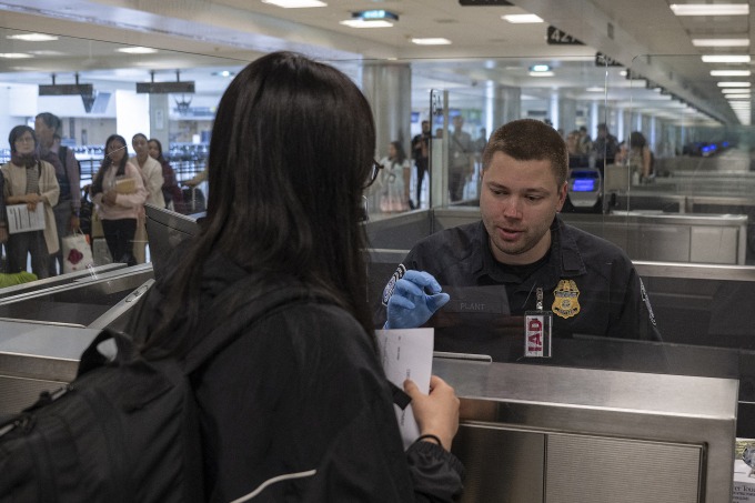 Mỹ yêu cầu nộp phí bảo lãnh visa
