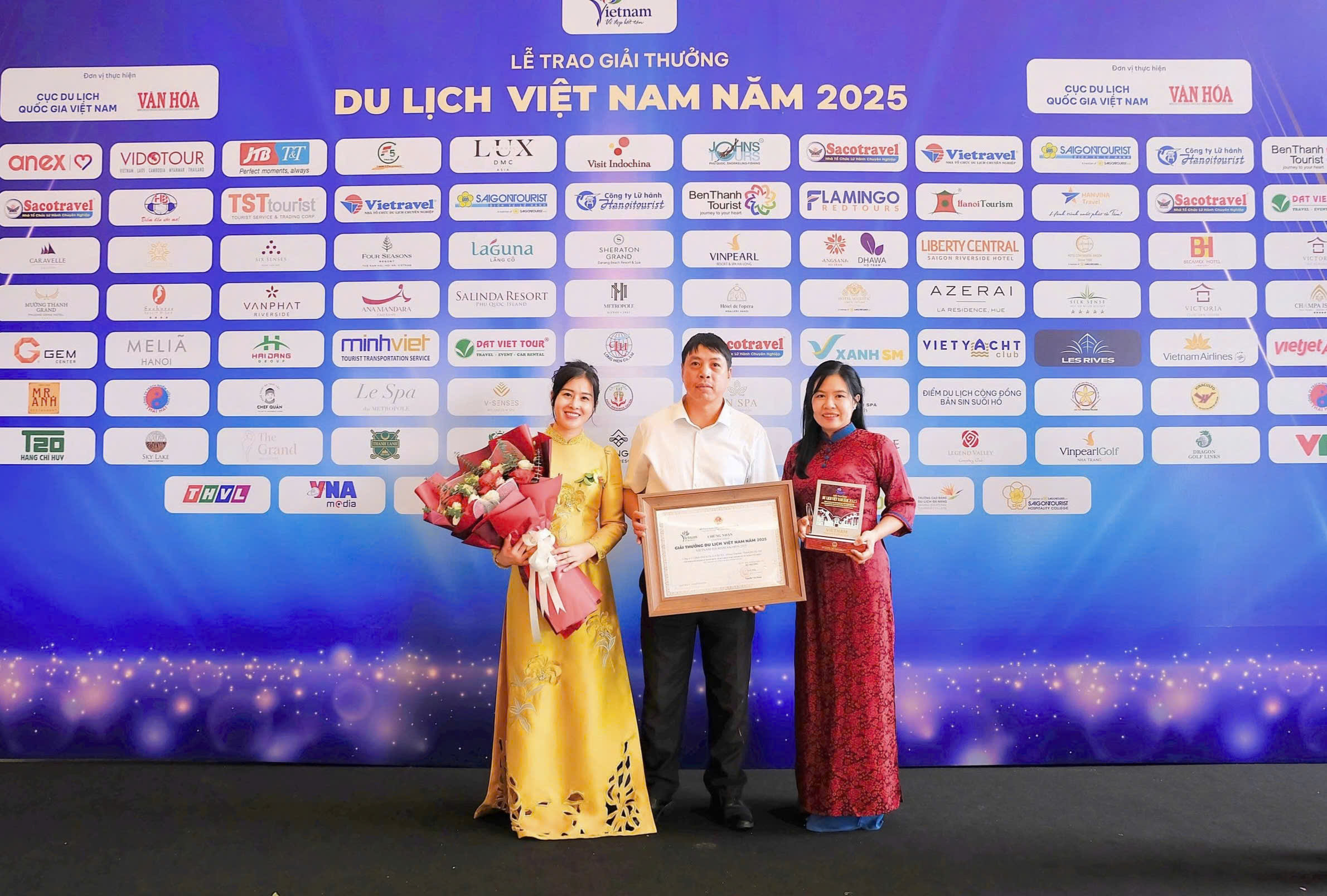 Hanoi Tourism nhận giải thưởng Top 10