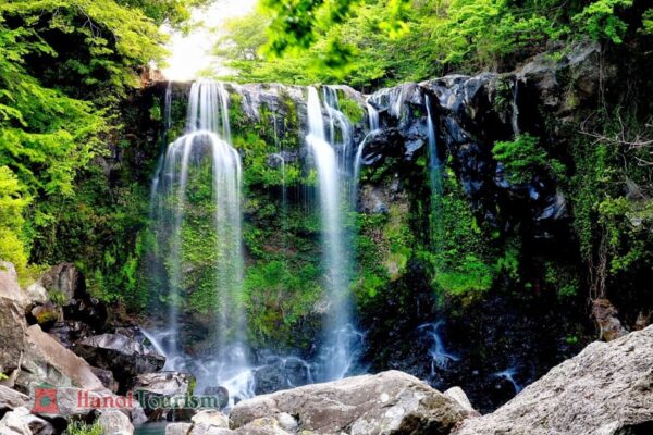 Thác nước thiên thần Cheonjiyeon - Jeju - Hàn Quốc