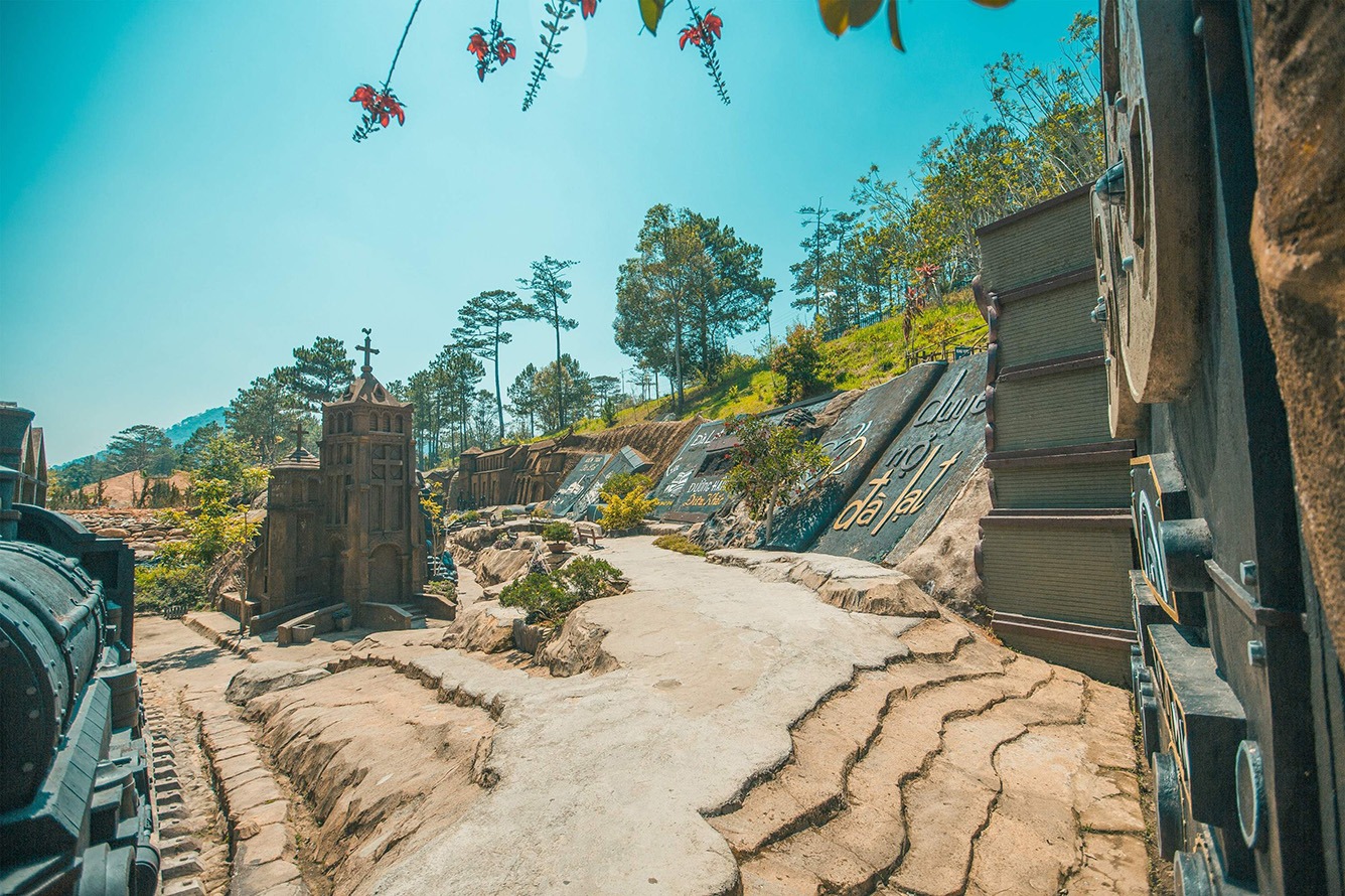 Đường hầm điêu khắc - Đà Lạt