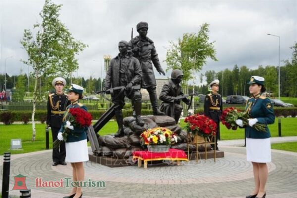 Tượng đài Các đồng minh - Chiến sĩ Việt Nam - Moscow - Nga