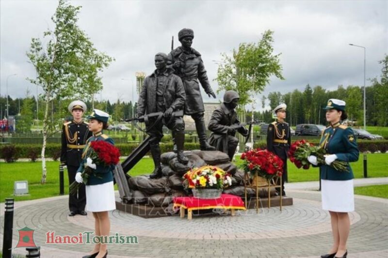 Tượng đài Các đồng minh - Chiến sĩ Việt Nam - Moscow - Nga
