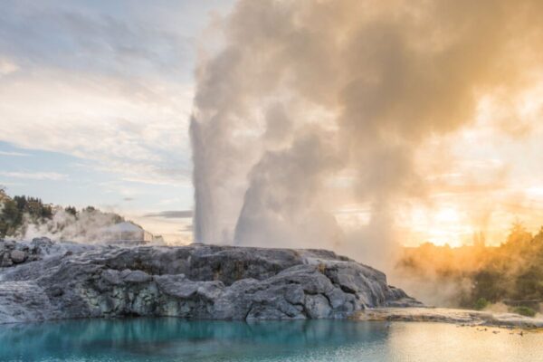 Phun trào Geyser Pohutu - New Zealand
