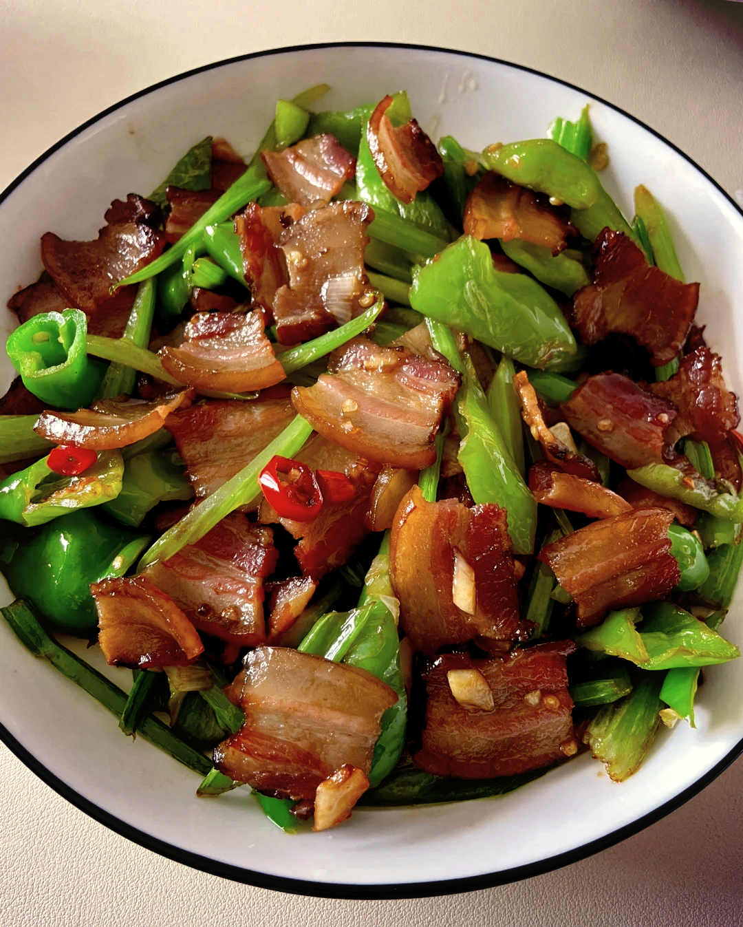 Thịt hun khói xào ớt Trùng Khánh